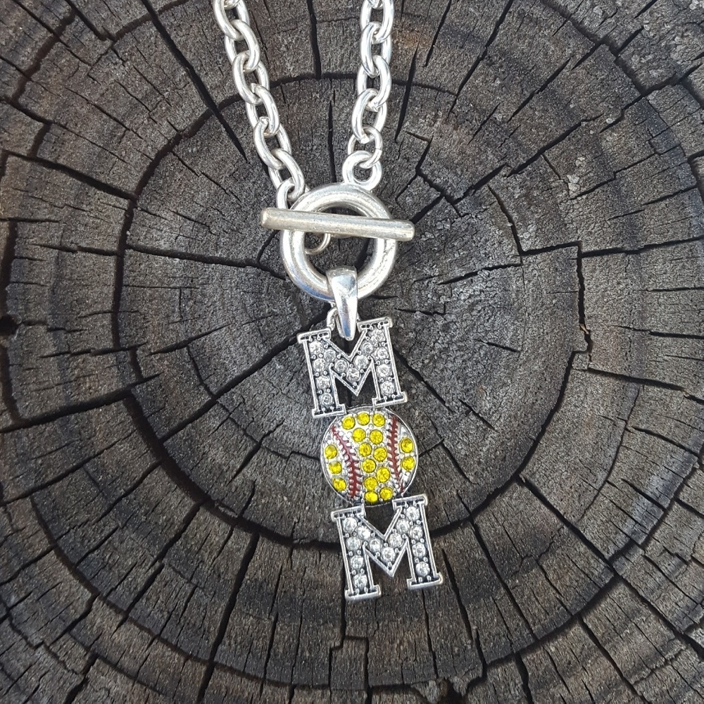 𝅺Softball Mom Necklace